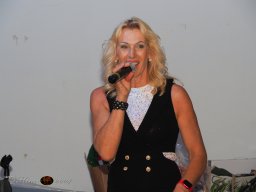 Künstler helfen Kinder - Mit Musik zur Menschlichkeit